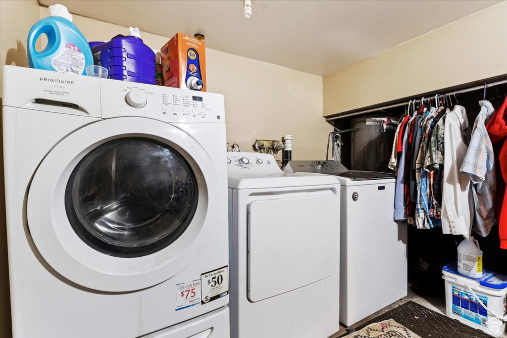 Clothes washing area featuring independent washer and dryer