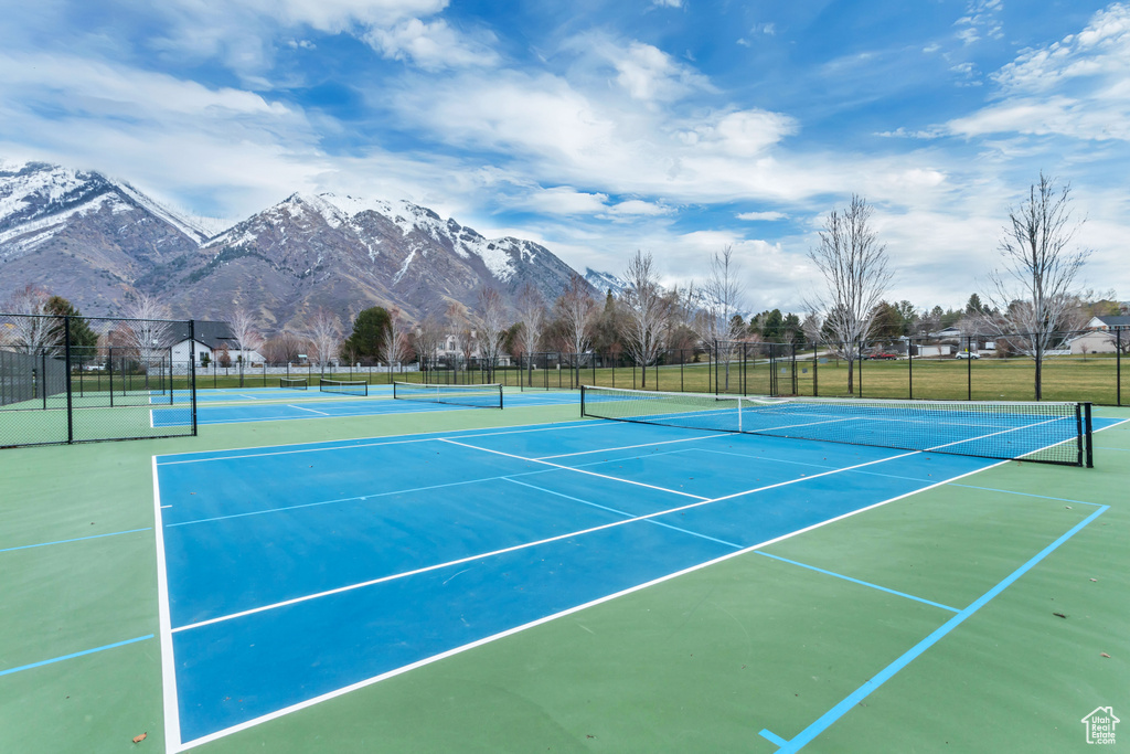 View of sport court featuring a mountain view