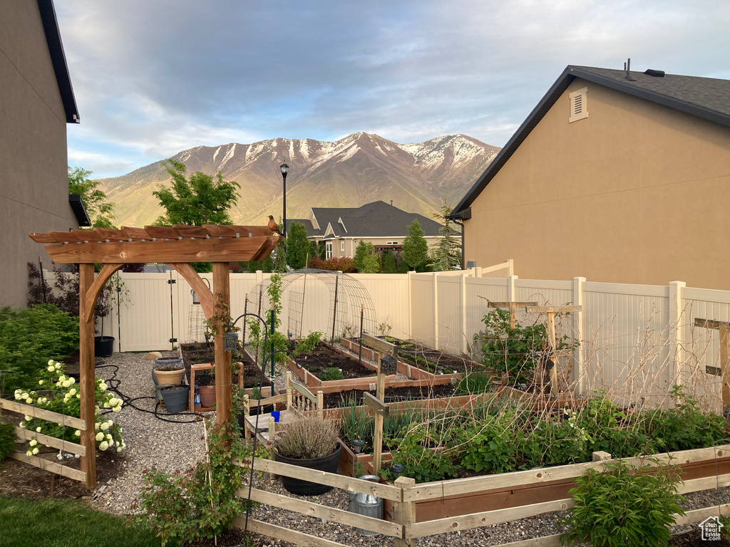 View of yard featuring a mountain view