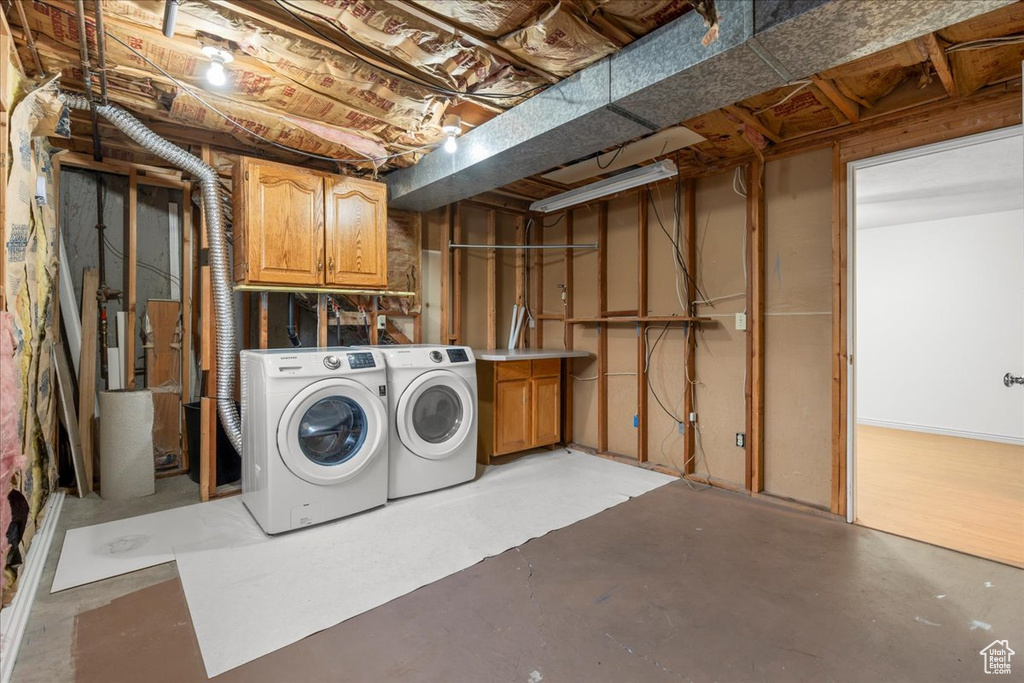 Laundry room featuring cabinets and washing machine and clothes dryer