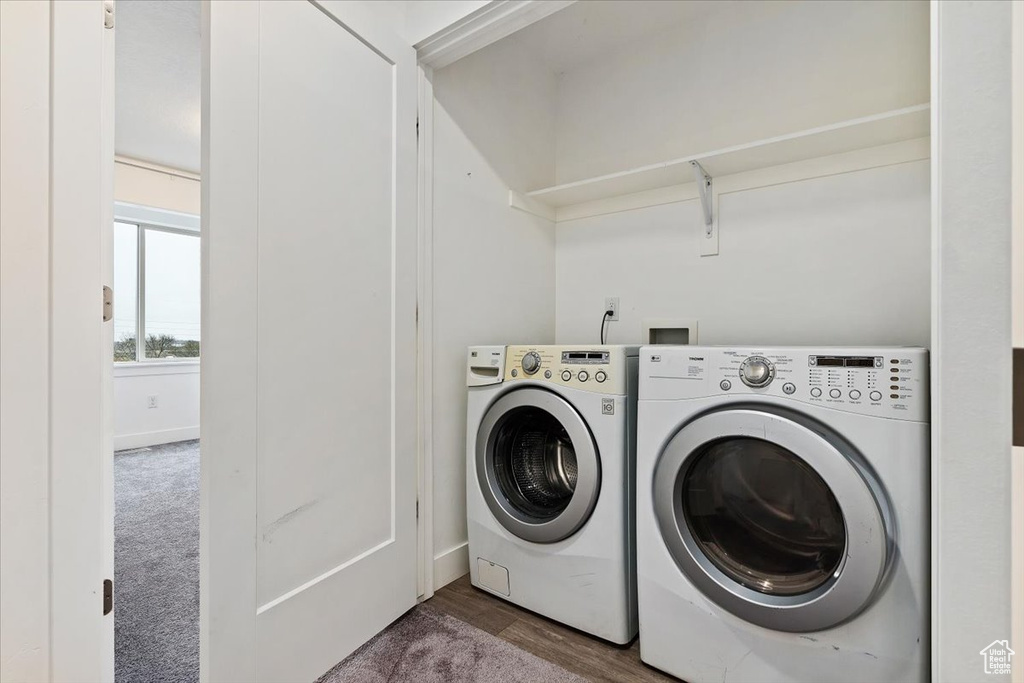 Clothes washing area with washer hookup, dark colored carpet, and independent washer and dryer