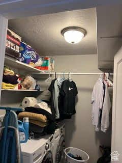 Walk in closet with washing machine and clothes dryer