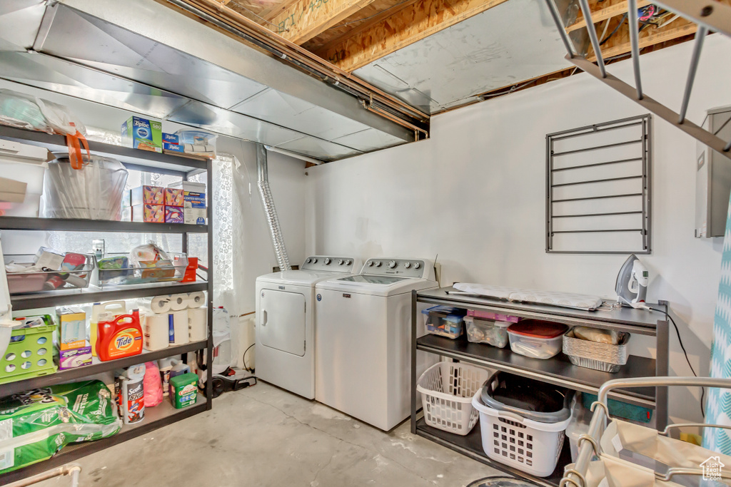 Basement with washer and clothes dryer