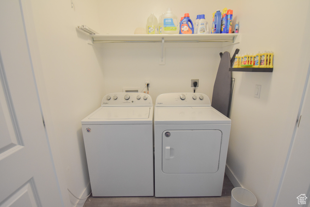 Washroom with hookup for an electric dryer, separate washer and dryer, and hookup for a washing machine