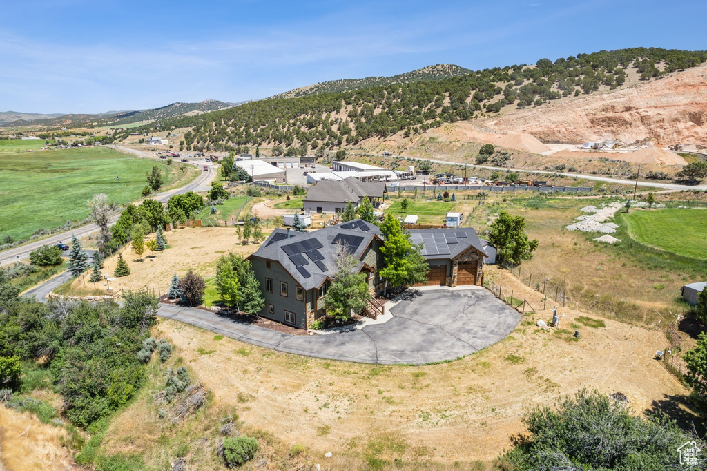 Bird\'s eye view with a mountain view