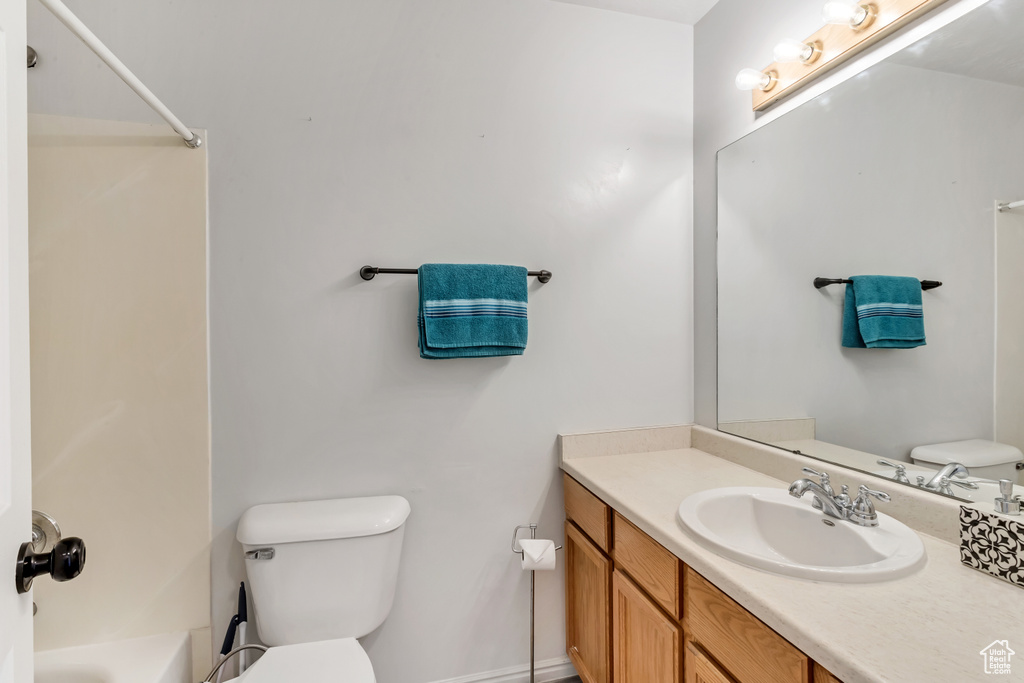 Full bathroom featuring shower / washtub combination, toilet, and oversized vanity
