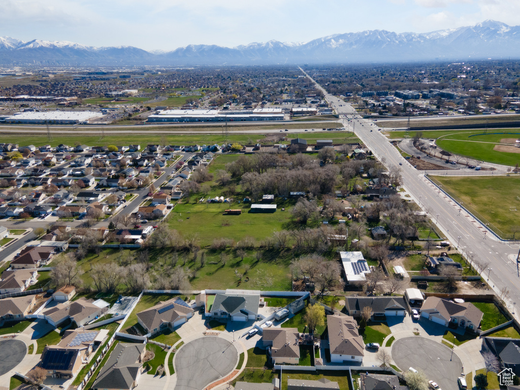 Aerial view with a mountain view