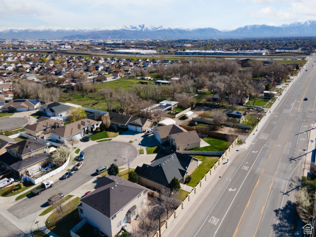 Aerial view with a mountain view