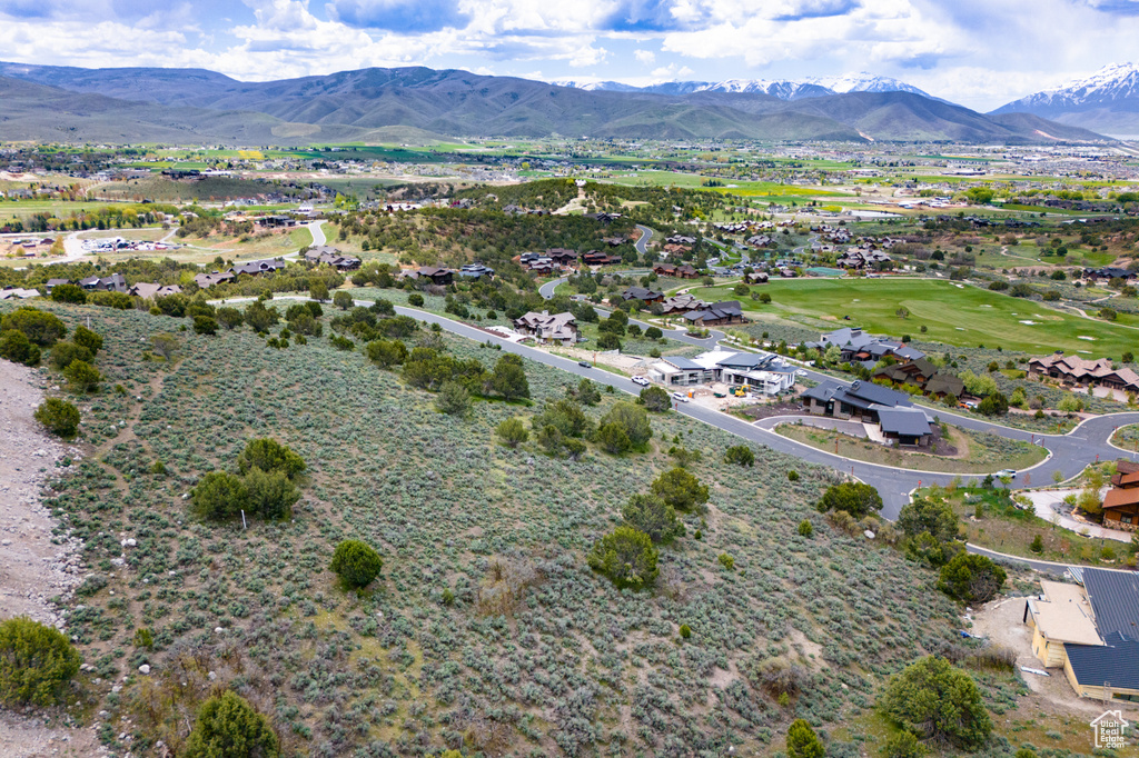 Aerial view with a mountain view