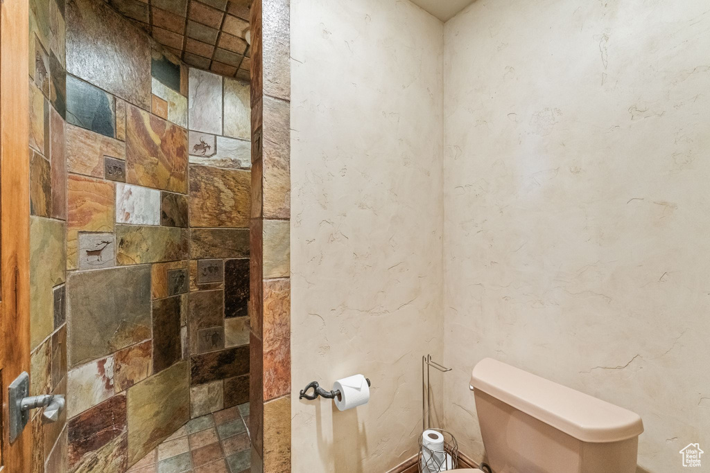 Bathroom with toilet and tiled shower
