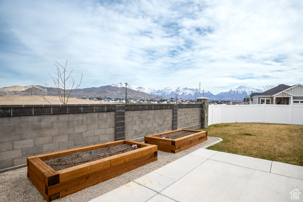 View of patio / terrace featuring a mountain view