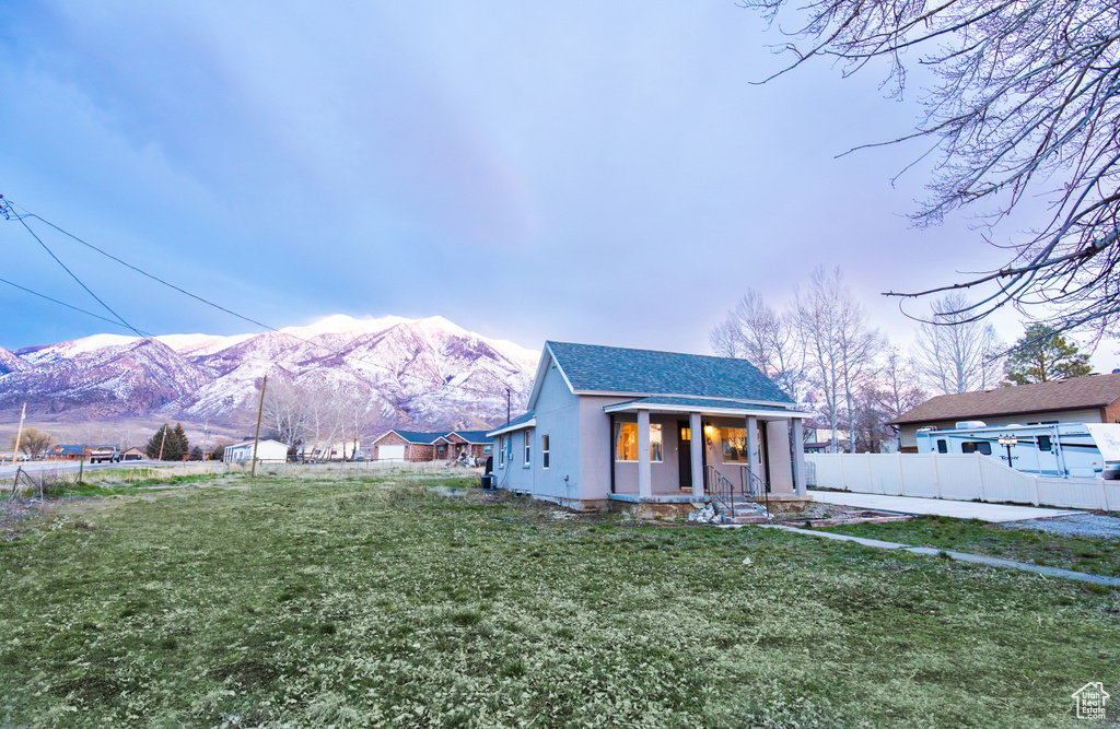 View of front of house featuring a front yard and a mountain view
