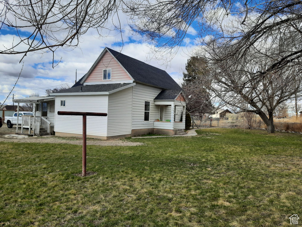 Back of house featuring a yard