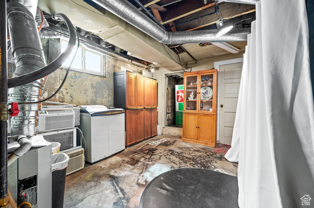 Basement featuring washer / clothes dryer