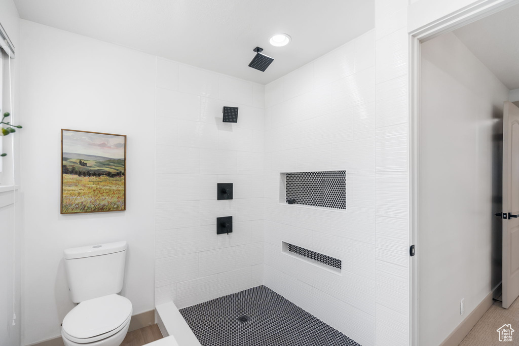 Bathroom featuring toilet and a tile shower