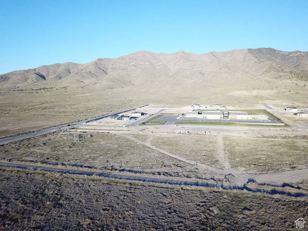 Aerial view with a mountain view