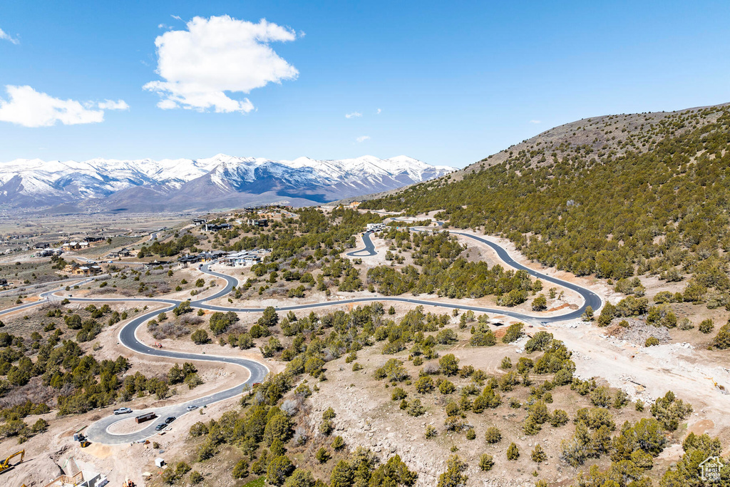 Bird's eye view with a mountain view