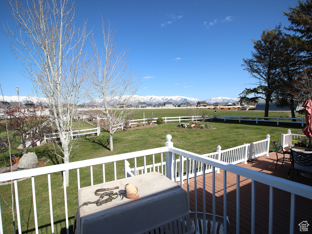 Balcony with a deck with mountain view