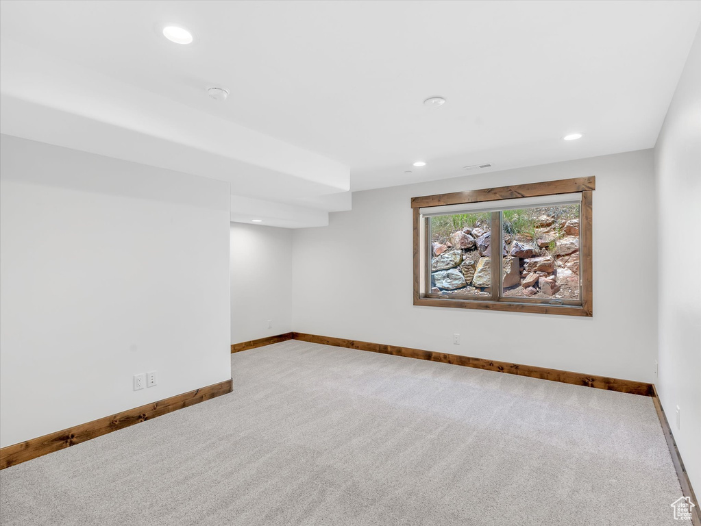 Spare room with carpet flooring, baseboards, recessed lighting, and a smoke detector