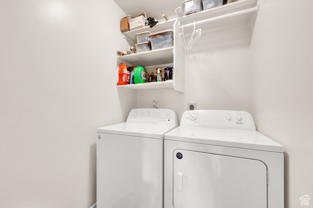 Washroom with electric dryer hookup and separate washer and dryer