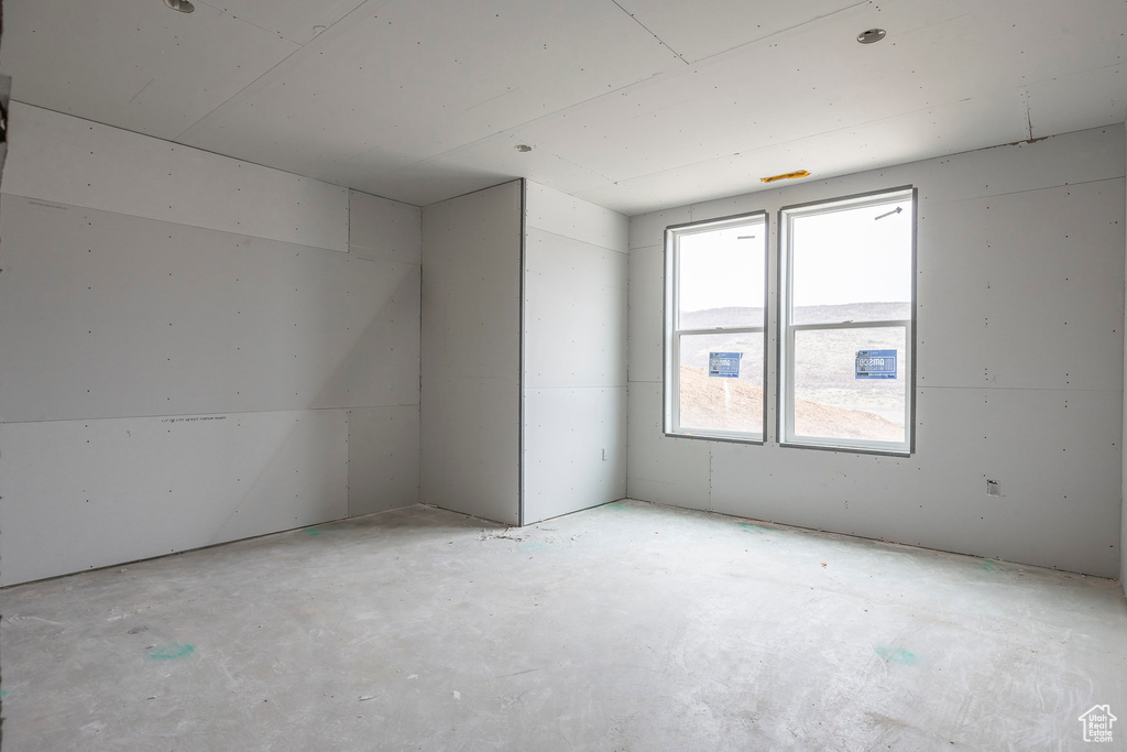 Unfurnished room featuring concrete flooring
