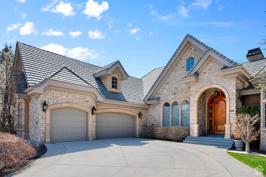 View of front of house featuring a garage