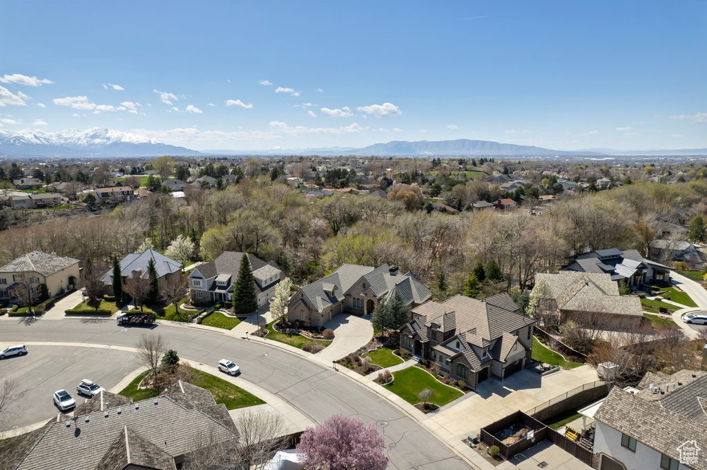 Aerial view with a mountain view