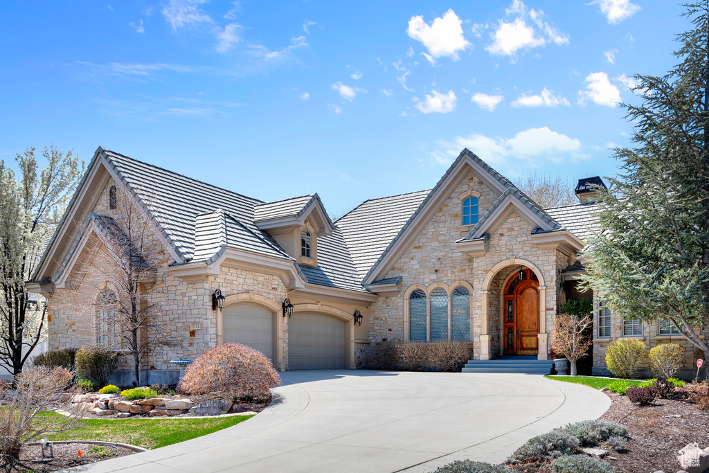 View of front of house featuring a garage