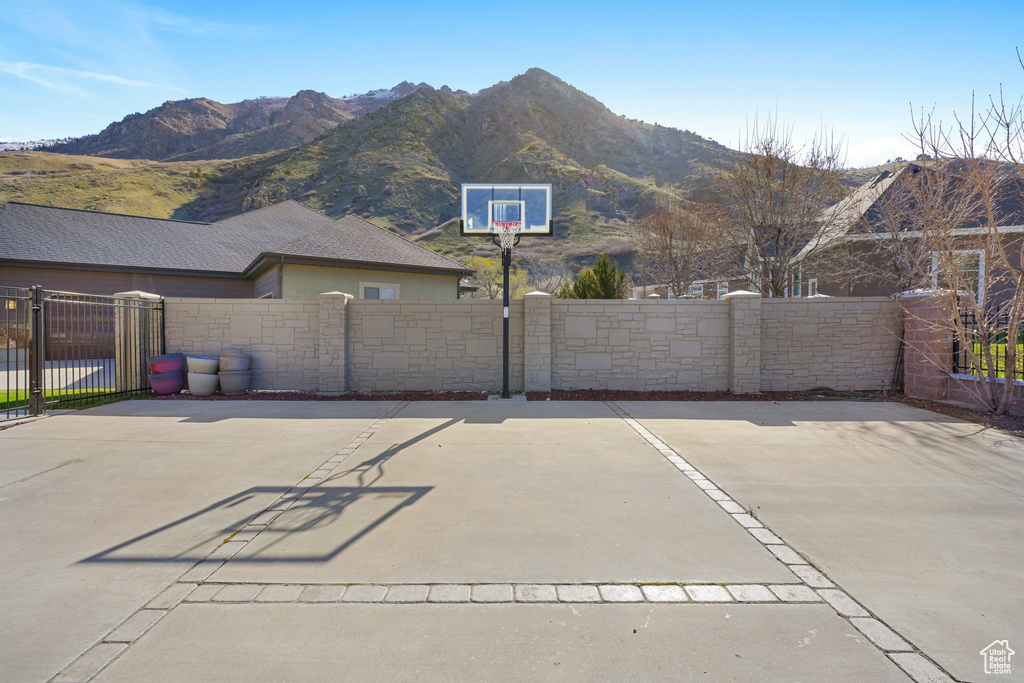 View of basketball court featuring a mountain view