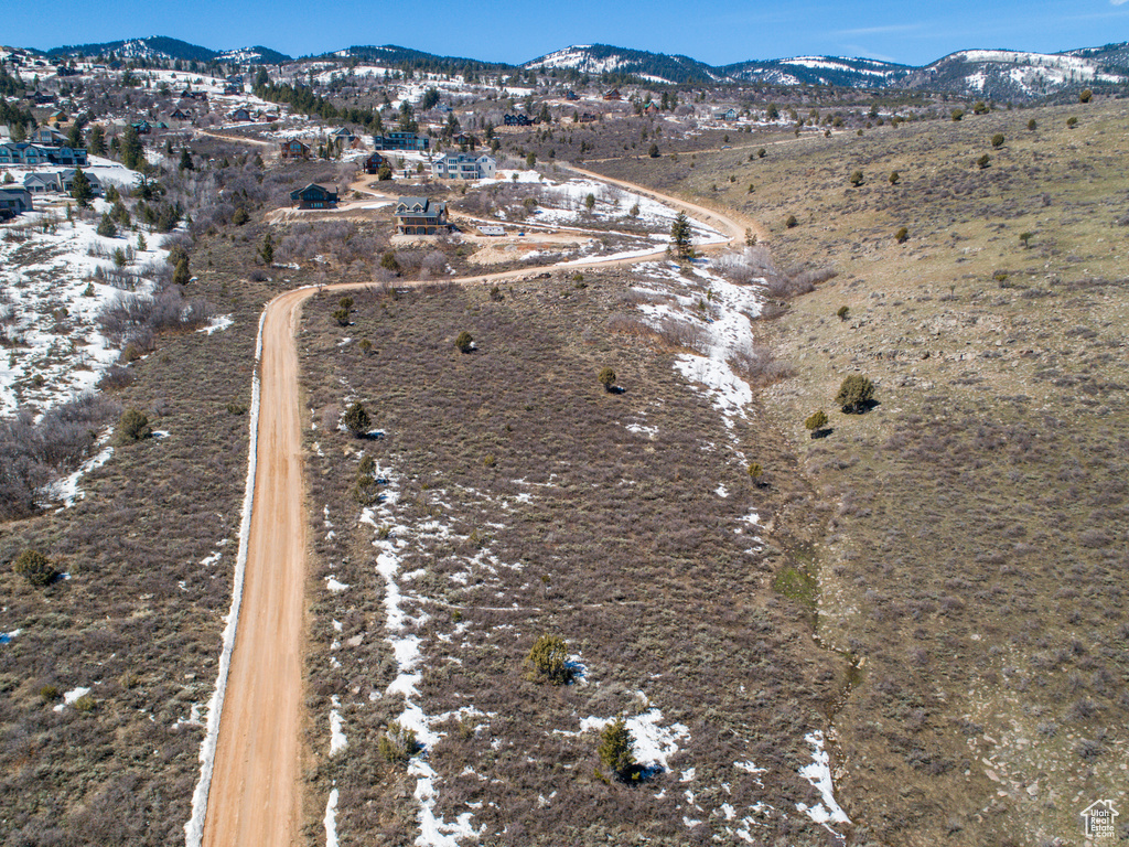 Aerial view with a mountain view