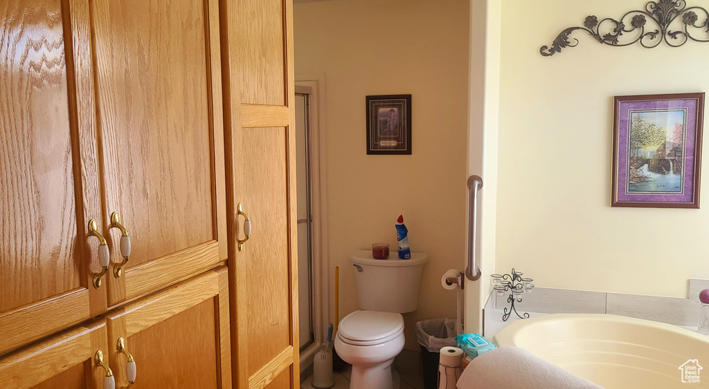 Bathroom featuring toilet and a bathtub