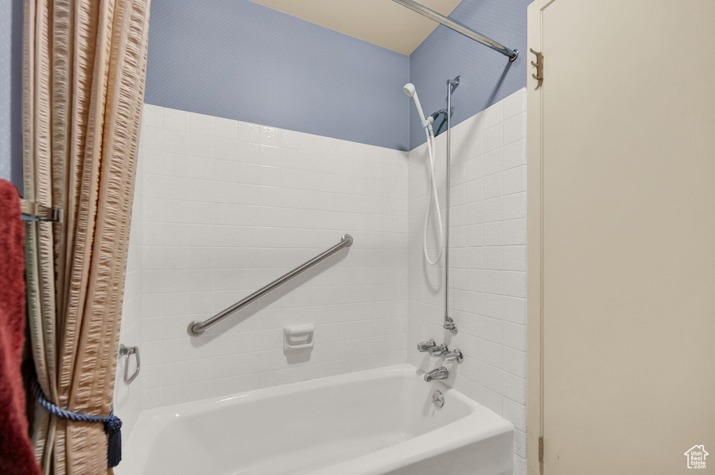 Bathroom with shower / tub combo