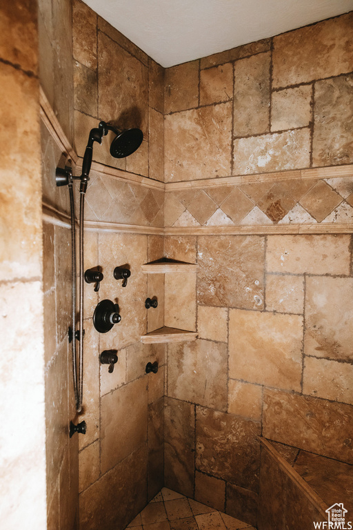 Room details with a tile shower