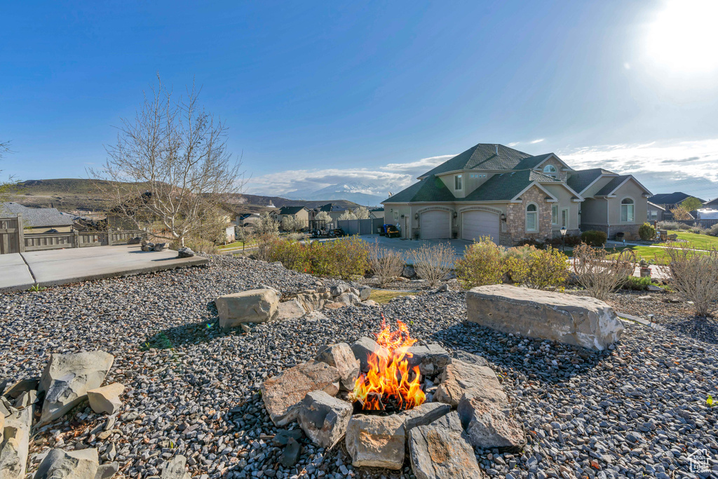 View of yard with a fire pit