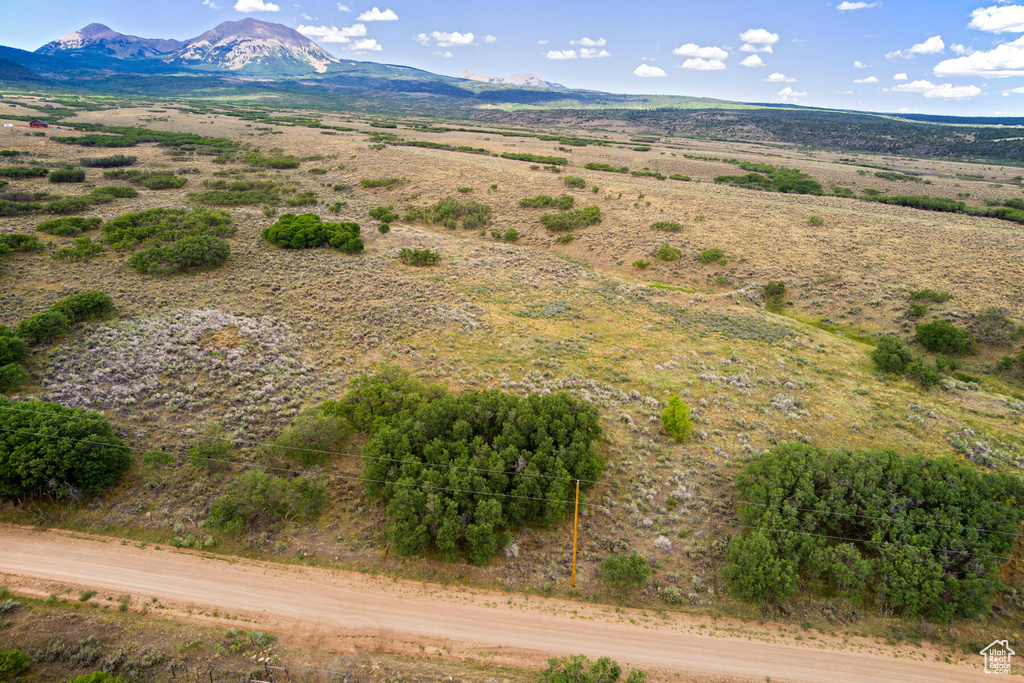 Aerial view with a mountain view