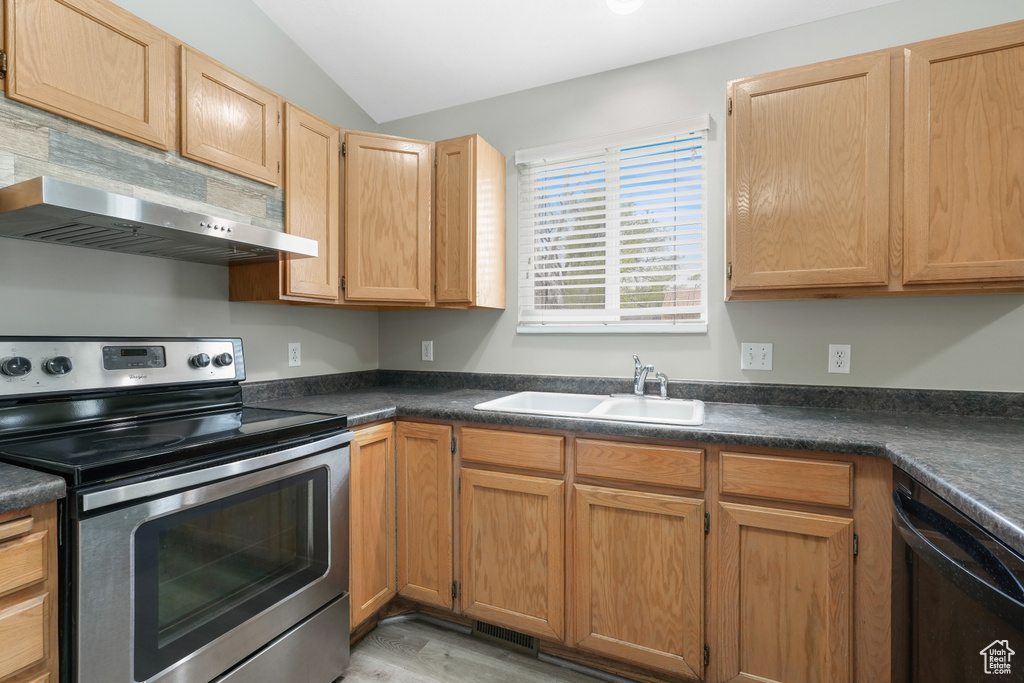 Kitchen featuring dishwashing machine, light hardwood / wood-style flooring, electric range, lofted ceiling, and sink