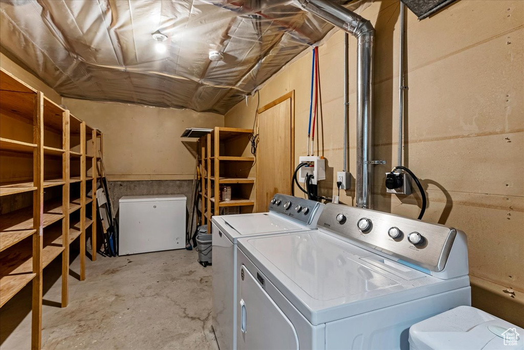 Washroom with independent washer and dryer, washer hookup, and electric dryer hookup