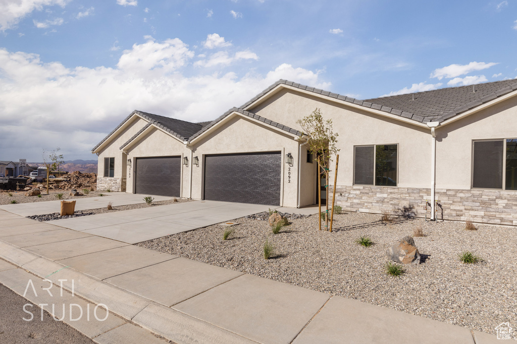 Ranch-style house featuring a garage