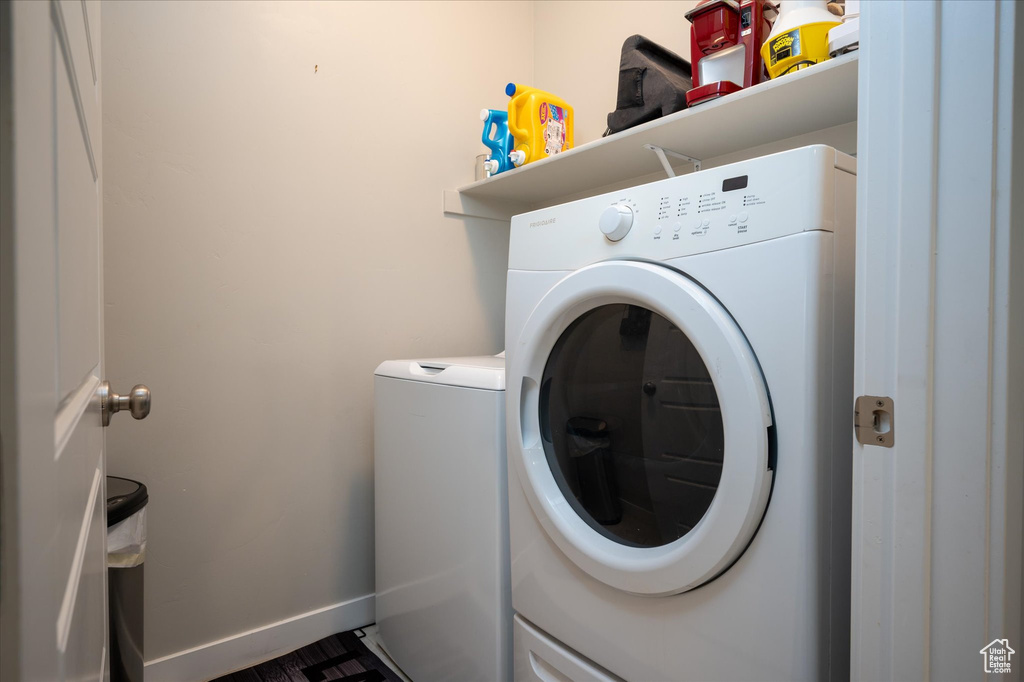 Washroom featuring independent washer and dryer