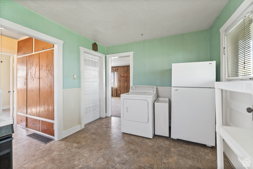 Laundry area with tile floors and washer / clothes dryer