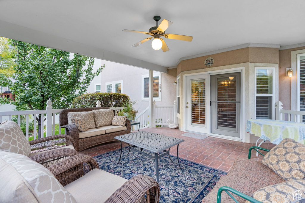 View of patio / terrace with ceiling fan