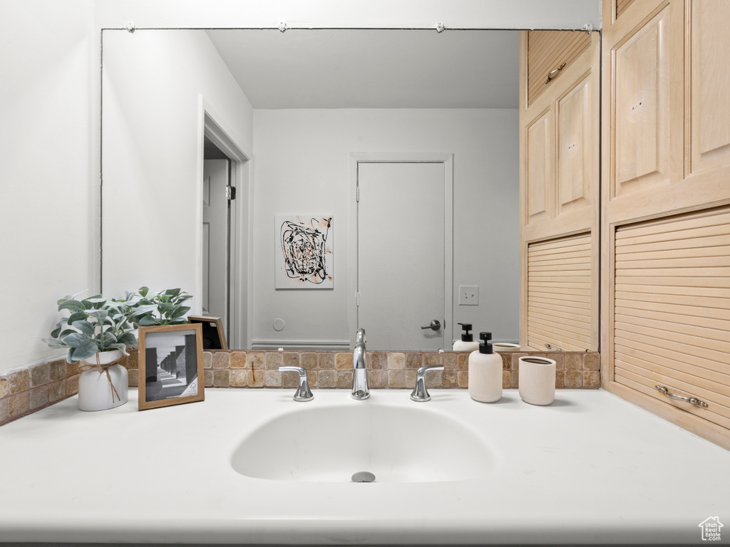 Bathroom featuring sink