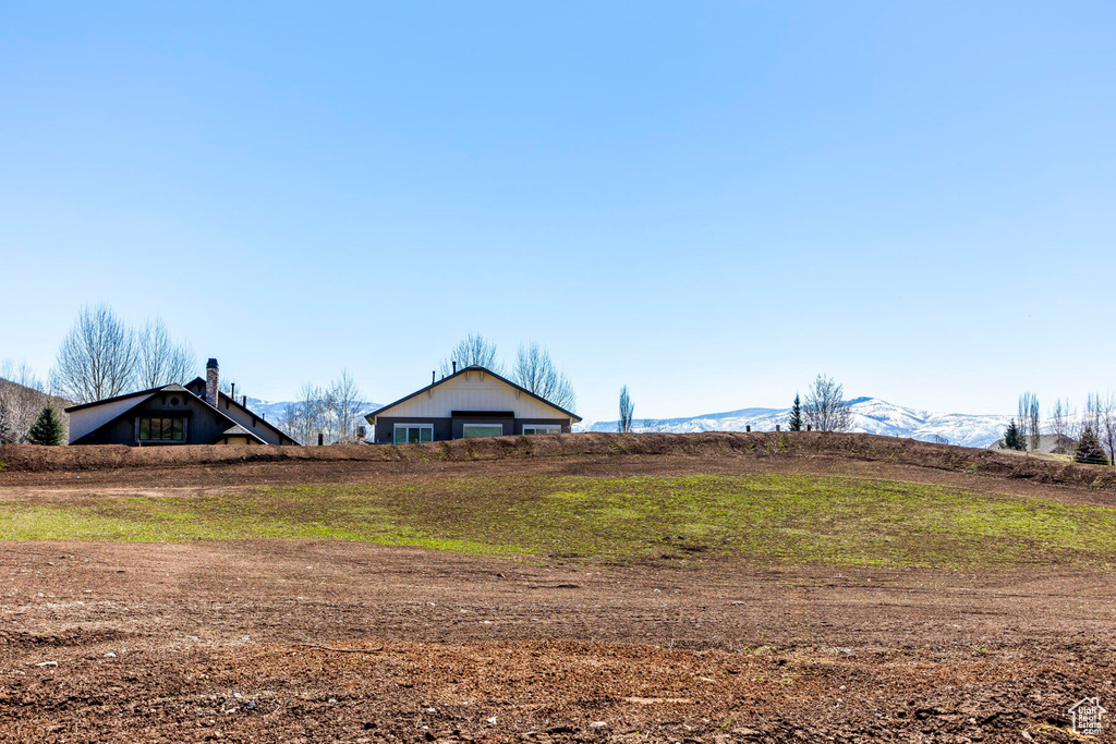 View of yard featuring a garage and a mountain view