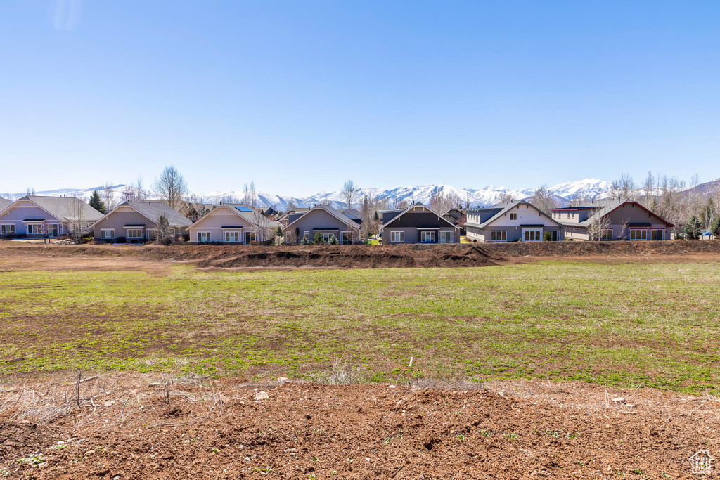 View of yard with a residential view and a mountain view