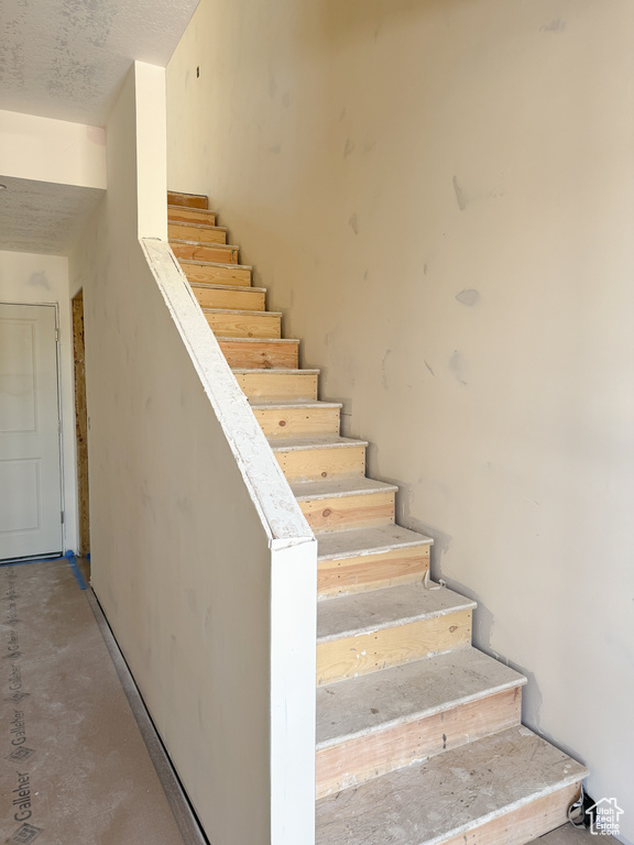 Stairway with concrete flooring