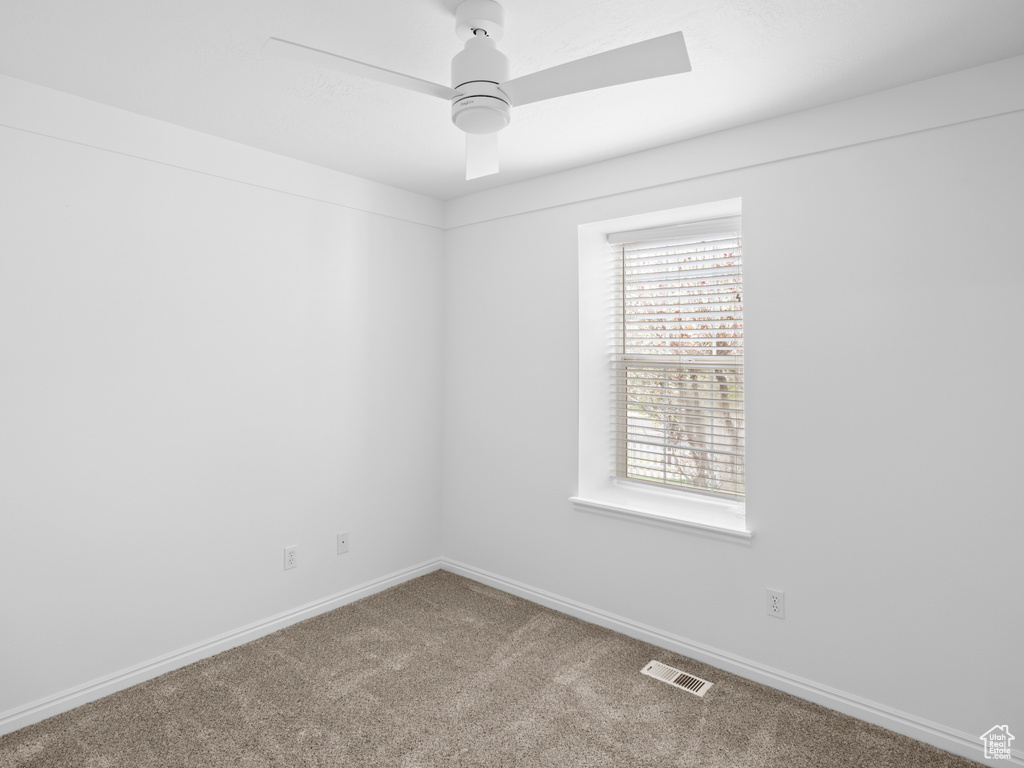 Spare room with carpet floors and ceiling fan