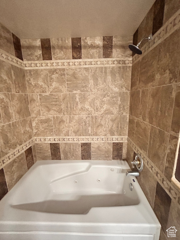 Bathroom with shower / bathtub combination