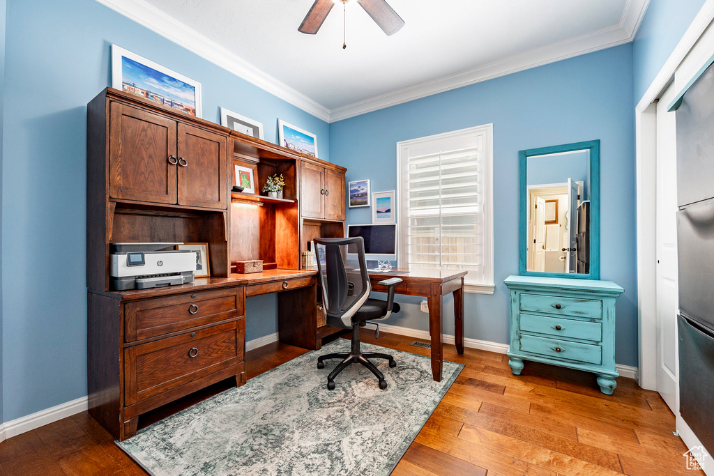 Office with light hardwood / wood-style flooring, crown molding, and ceiling fan