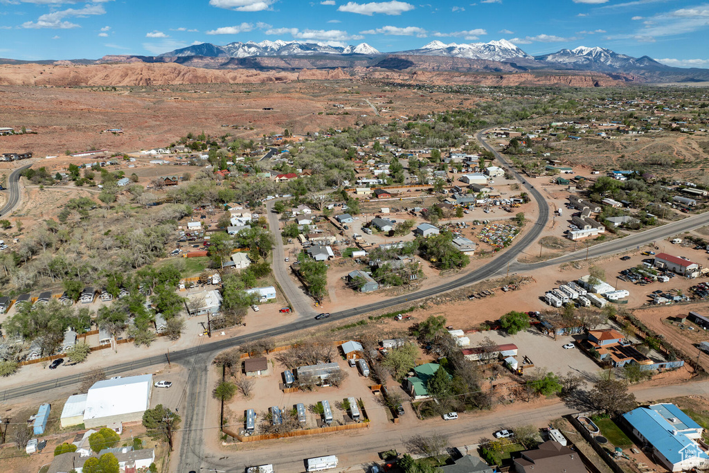 Aerial view with a mountain view