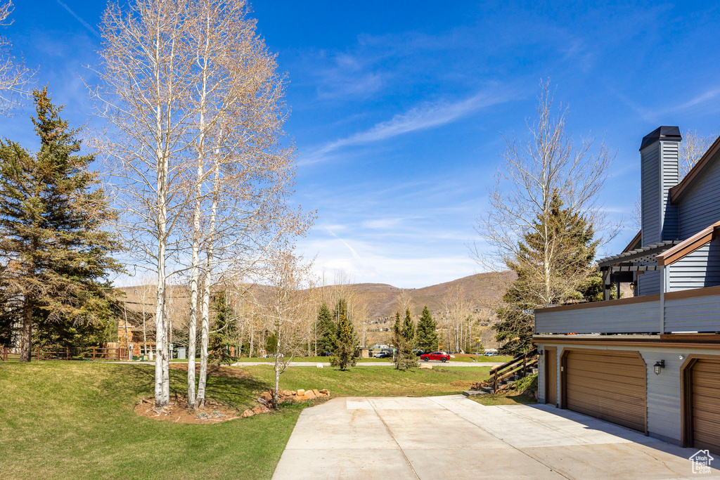 View of yard featuring a mountain view and a garage